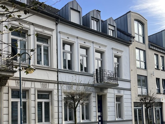 Nehmen Sie zwei! Stilvoll saniertes Gründerzeithaus plus separat stehende Maisonettewohnung.