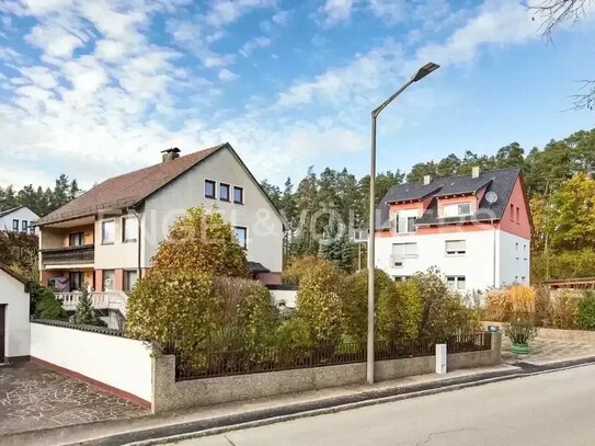 Großzügiges 1-2- Familienhaus mit neuen Bädern und Fenstern in absolut ruhiger Lage Roths