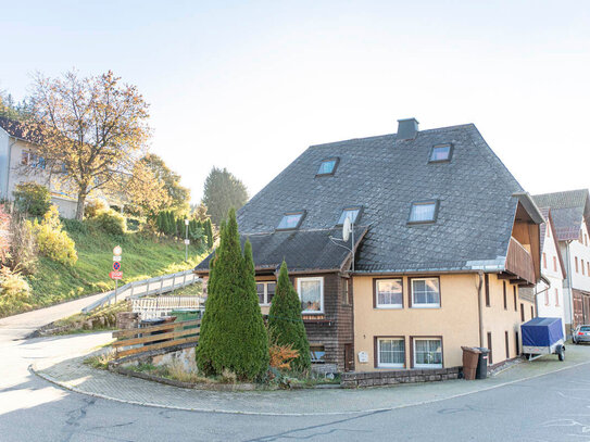 Schöne 3-Zimmer- Altbauwohnung im Erdgeschoss