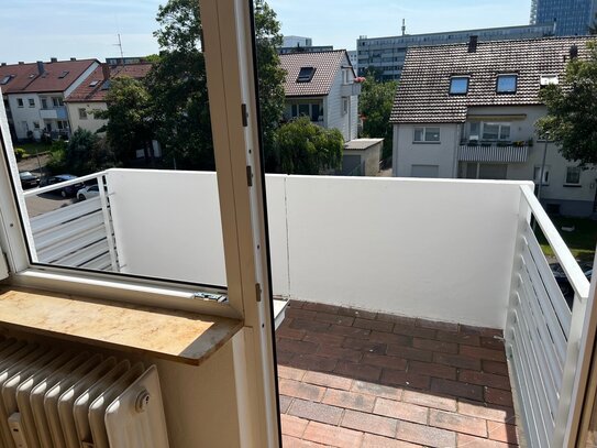 Stuttgart Möhringen, schöne, helle 2,5 Zi. DG, Whg. möbliert, ca. 61m² Wohnfl.