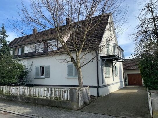 Haus mit zwei Wohnungen in ruhiger Lage.