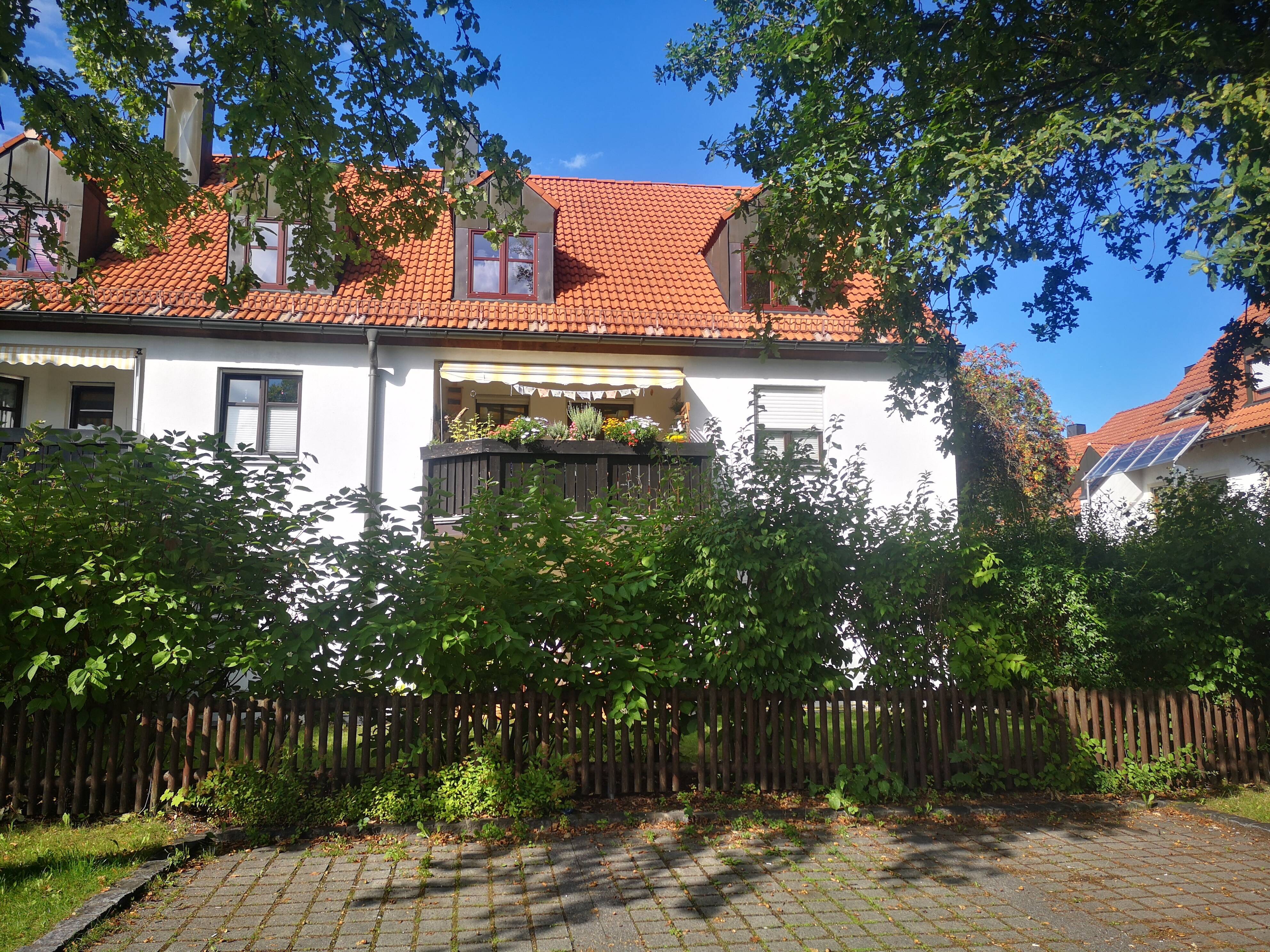                                                               Helle und gepflegte 3-Zimmer-DG-Wohnung mit EBK und zus&auml;tzlich ausgebautem Spei&hellip;                                                       in Karlsfeld (Dachau)