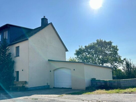 Bezugsfreies, modernisiertes Einfamilienhaus mit großer Garage in schöner Höhenlage