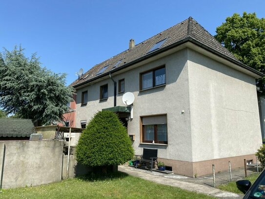 Sanierte und modernisierte ETW in 2FH: OG ca. 80m² + DG ca. 40m² (Rohbau) in ruhiger Seitenstraße