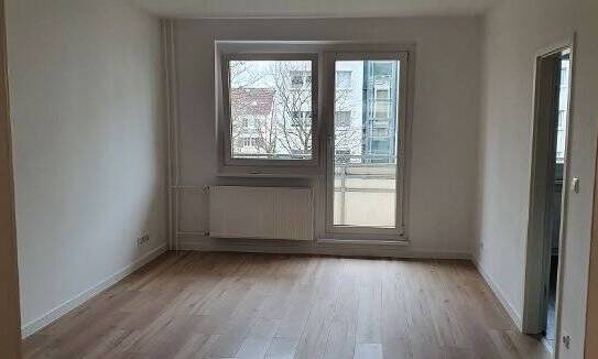 Samstags-Besichtigung: Sanierte 3-Zi-Whg mit Balkon und Einbauküche in Beelitz