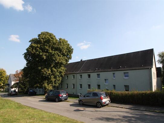 2-Zimmer-Wohnung im Erdgeschoss mit Balkon wartet auf neue Mieter