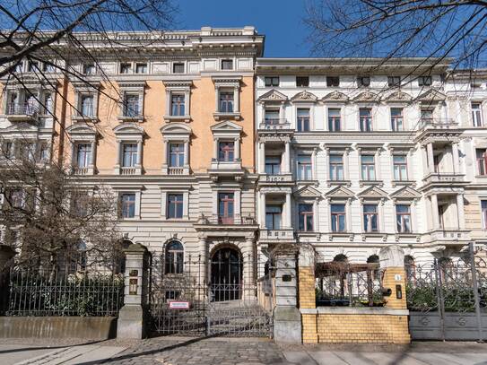 WOHNEN IM SCHÖNSTEN TEIL DER STADT // Exklusive Wohnung mit Loft-Charakter in historischem Ambiente
