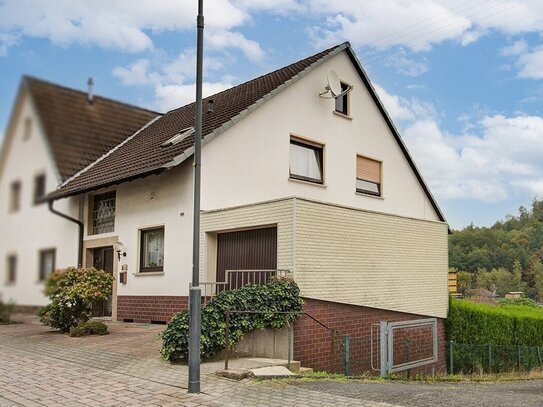 Solides Einfamilienhaus als Doppelhaus mit Garage in sehr schöner zentraler Wohn- und Aussichtslage