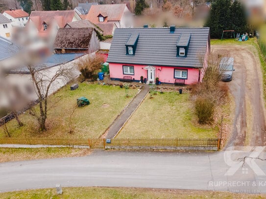 Attraktives Einfamilienhaus mit großen Garten nähe Grafenwöhr - Modernisiert und vielseitig nutzbar!