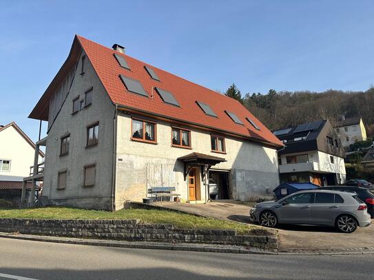 Freistehendes 2-Familienhaus mit Balkone, Garten und Scheune