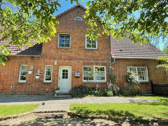 Charmantes Mehrfamilien- Landhaus mit großzügigem Garten