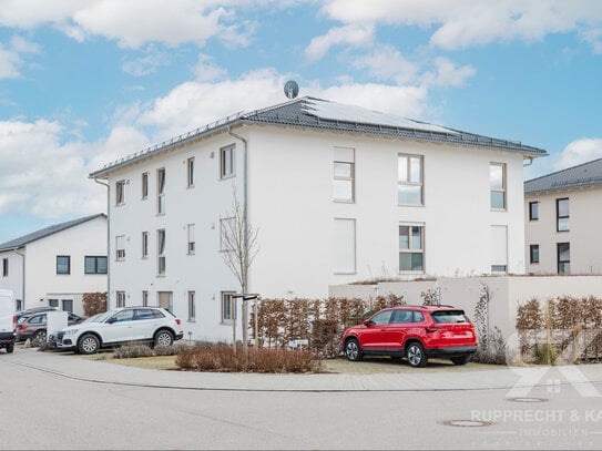 Neuwertige 3-Zimmer-Wohnung mit Garage, Stellplatz & EBK - Begehrte Wohnlage in Maxhütte-Haidhof!