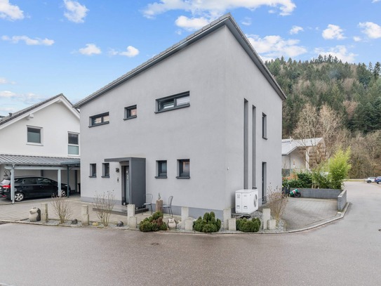 Modernes Einfamilienhaus mit Carport und kleinem Garten in 79261 Gutach-Bleibach