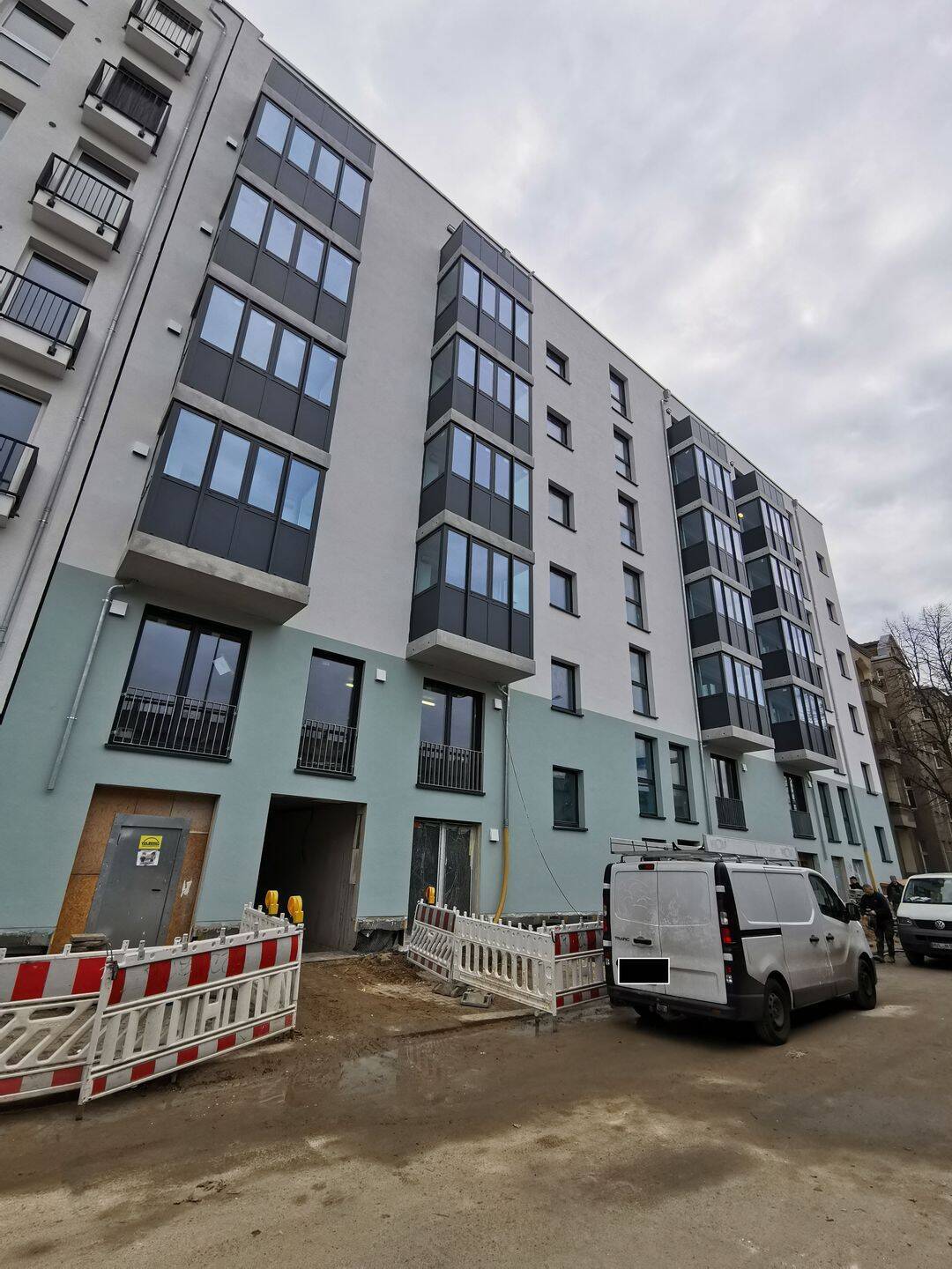Erstbezug: schöne 21 m² 1-Zimmer-Wohnung mit Einbauküche, Balkon und angrenzender Dachterrasse in Schöneberg, Berlin - Photo 1