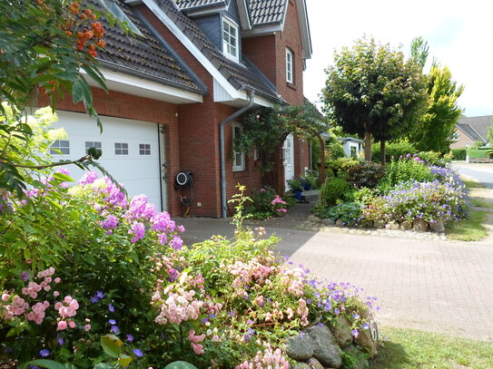 Tolles 2-Familienhaus mit großer seperater Einliegerwohnung und Schwimmteich im Garten