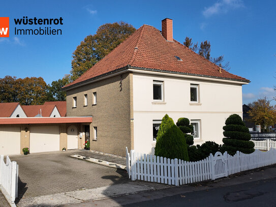 Zweifamilienhaus mit großem Gartenhaus in Lage-Hörste