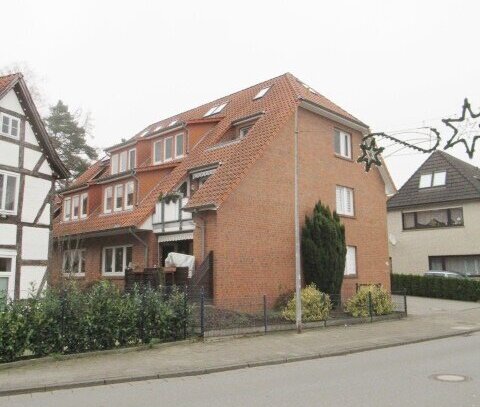 Gepflegte lichtdurchflutete 1 Zi. Whng. mit Balkon + ausgeb. Spitzboden und Carport