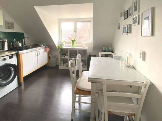 2-Zimmer Dachgeschosswohnung, teilmöbliert
