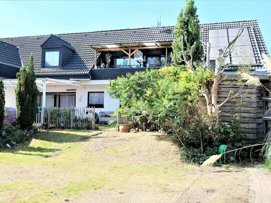 Zweifamilienhaus auf großem Grundstück mit ruhiger Lage