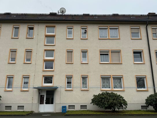 Sanierungsbedürftige 3-Raum-Wohnung in ruhiger Lage in Dröda, Vogtland