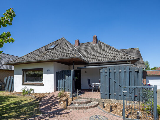 ***Wohnen mit Platz in Hude: Bungalow und Anbau auf großzügigem Grundstück