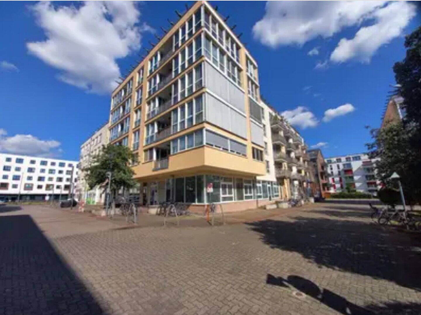 Zauberhafte 2-Zimmer-Wohnung, direkt an der Spree, gehobene Innenausstattung mit Balkon - Photo 1