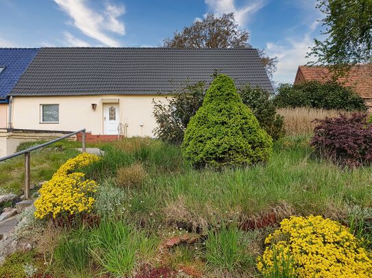 Sanierte Doppelhaushälfte mit Garten und Garage