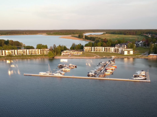 Moderne Ferienwohnung mit direktem Müritzblick im Maremüritz Yachthafen Resort & SPA. Provisionsfrei. Kapitalanlage mit…