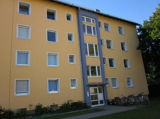 Attraktiv! Renovierte 3-Zimmer-Wohnung mit Balkon und Blick zur Flutmulde!