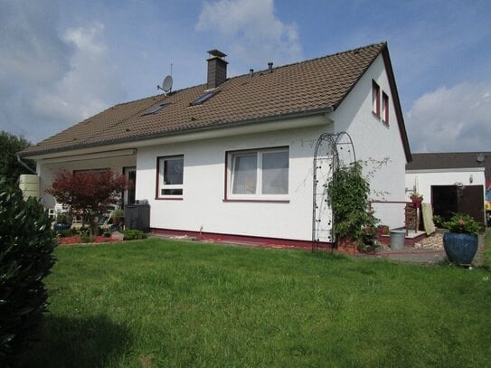 WINTERSCHEID, schönes freist. Einfamilienhaus mit ca. 200 m² WNfl. ca. 643 m² Grst., Garage, Keller