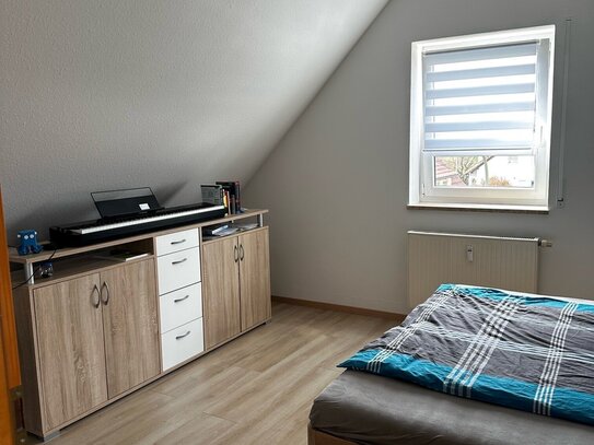 Neu Renovierte 3 Zimmer Maisonettenwohnung mit Garage