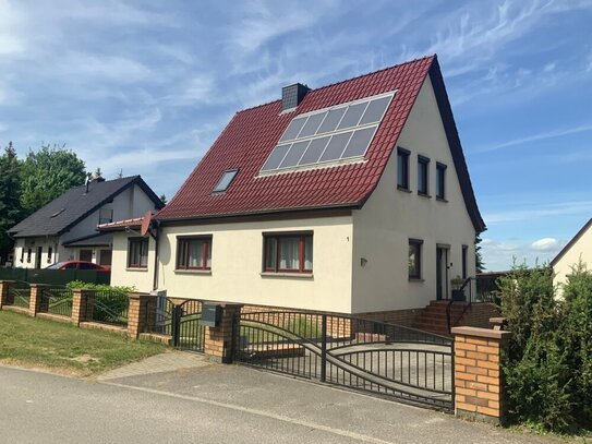 Einfamilienhaus in ruhiger Lage auf großem Grundstück