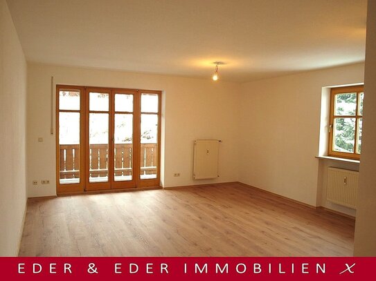 Gemütliche 2-Zimmer-Wohnung mit 2 Balkone in guter Wohnlage in Vogtareuth (Nähe Klinikum)!