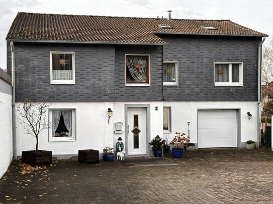 Charmantes Mehrgenerationenhaus mit Garten, drei Garagen und Sanierungspotenzial