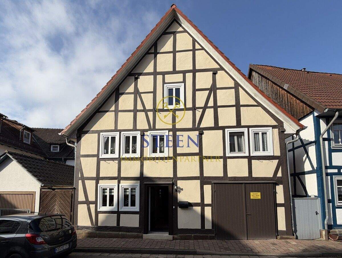 Immobilie in Bad Arolsen - Sehr gepflegtes Fachwerkhaus mit Garage, Innen-Terrasse, Balkon in Bad Arolsen Mengeringhausen - Bild 0