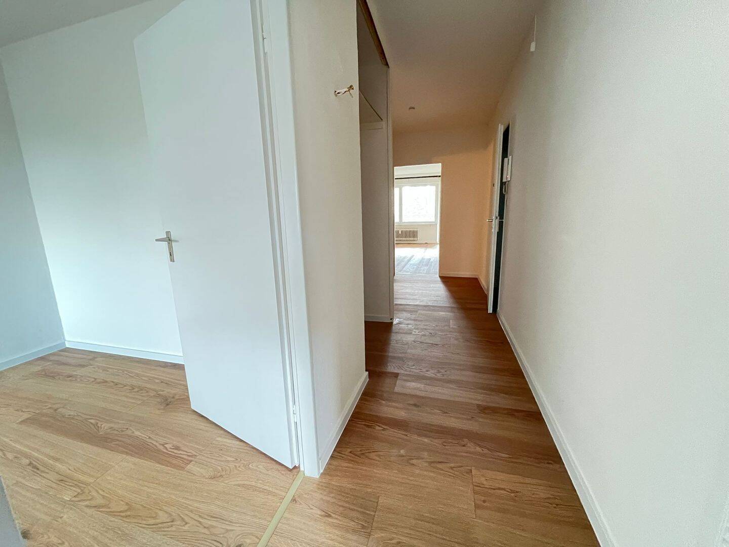 ** 2 Zimmer WG geeignet , befristet bis 10/28 wg. Eigennutz, Top-Lage ** - Photo 1