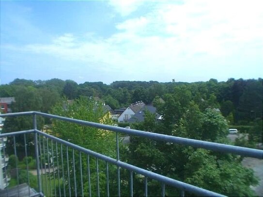 moderne Zweizimmer-Wohnung mit Dachterrasse in einem sanierten Altbau - gute Verkehrsanbindung