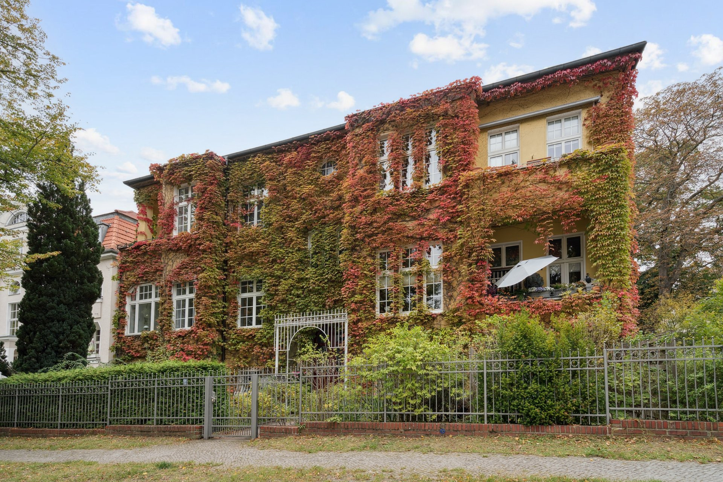 Exklusive 2-Zimmer-Altbauwohnung im Kulturdenkmal in Zehlendorf-Mitte