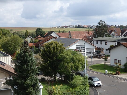 4 Zimmer OG-Wohnung in Gewerbegeäude, kurze Entfernung zu A 81