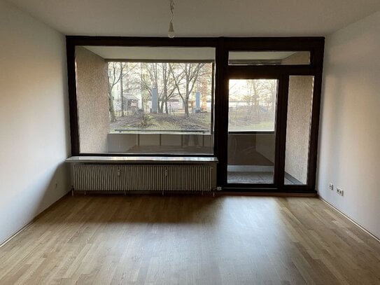 Viel Platz! Große renovierte 2-Zimmer-Wohnung mit Loggia sucht Mieter!