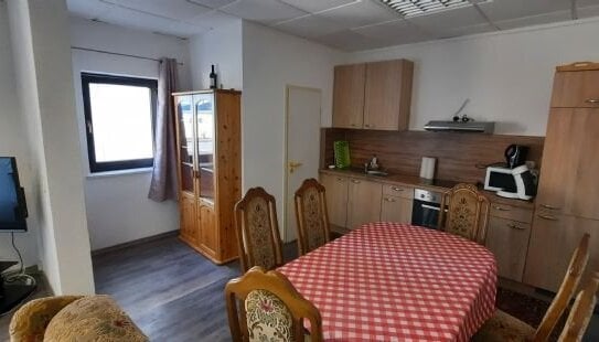 1 Zimmer Wohnung im Altbau auf 38 m² mit Parkplatz und Küche in Nabburg zu vermieten.