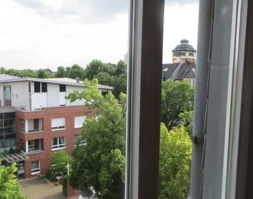 Bunter Garten: charmante helle und ruhige 95 qm Wohnung in gepflegtem Jugendstilhauses zu vermieten