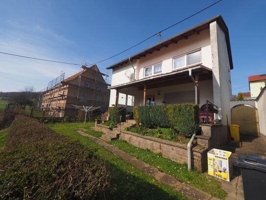 FREISTEHENDES EINFAMILIENHAUS IN ORTSRANDLAGE MIT FERNBLICK