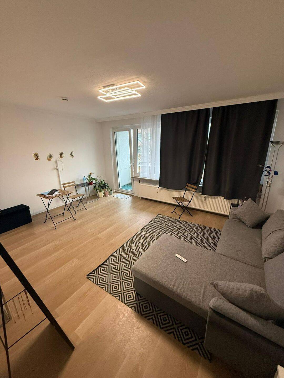 Attraktive, vollmöblierte 2-Zimmer-Wohnung mit großzügigem Balkon – ab 1.5.26 bezugsfre - Foto 1