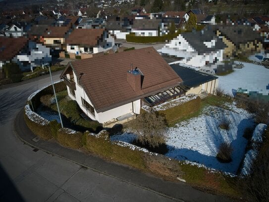 ENDLICH VIEL PLATZ FÜR IHRE GANZE FAMILIE! Ein- bis Zweifamilienhaus in naturnaher Lage