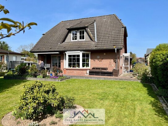 Modernisiertes Einfamilienhaus in ruhiger Lage und sonnigem Grundstück.