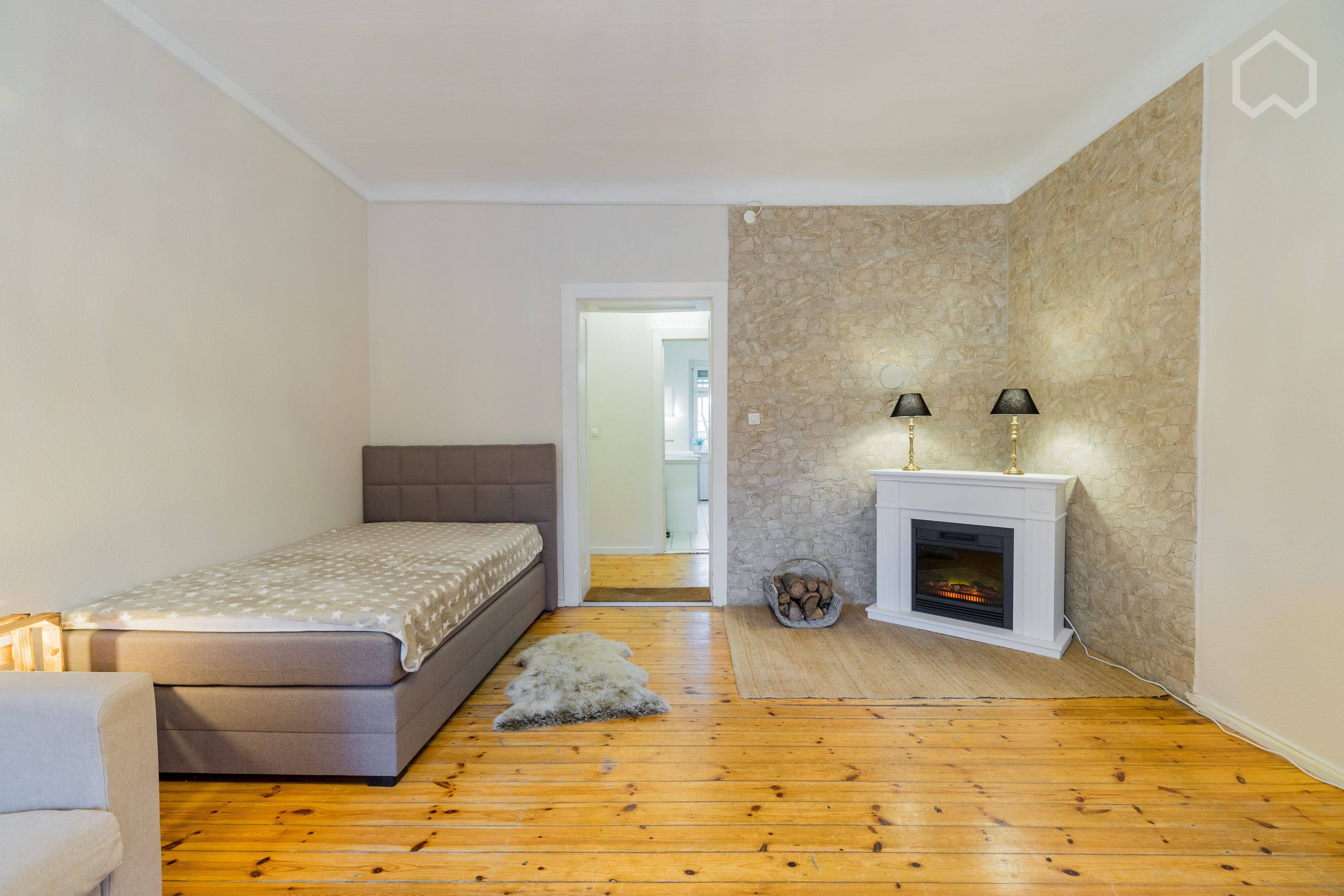 * Altbau * Chalet Style * Nähe Tempelhofer Feld * gute Verkehrsanbindung * - Foto 1