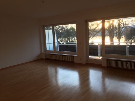 Winterhude : 2-Zimmer-Wohnung mit Balkon und Alsterblick