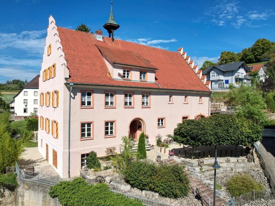 Ehemaliges Rathaus mit viel Platz & Flair für Liebhaber