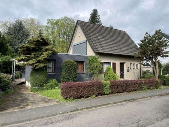 Schönes Einfamilienhaus mit Garage in bester Lage in 51107 Köln-Rath Heumar